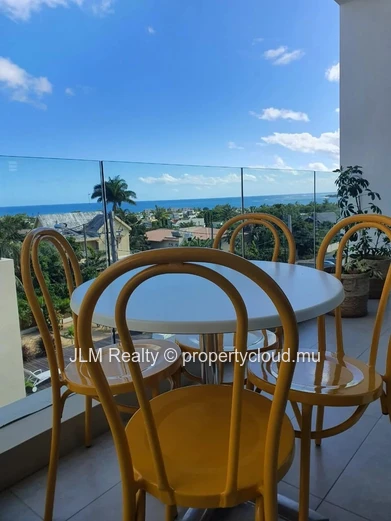 Penthouse avec rooftop et vue panoramique à vendre à Tamarin, IÎe Maurice