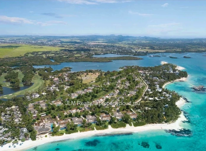 Villa exclusive pieds dans l’eau à vendre dans un resort 5* à Poste de Flacq sur la côte est de l’Île Maurice