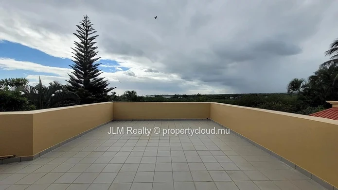 ??For Sale – Charming Villa with Sea View in Tamarin, Île Maurice