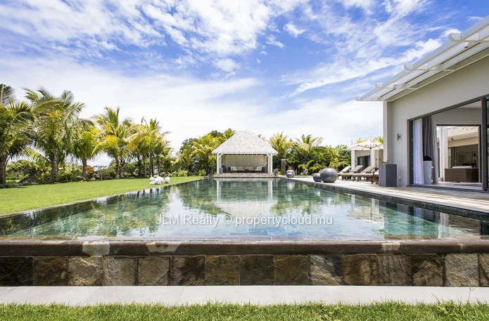 Luxueuse villa à vendre dans un domaine golfique sur la côte est de l’Île Maurice