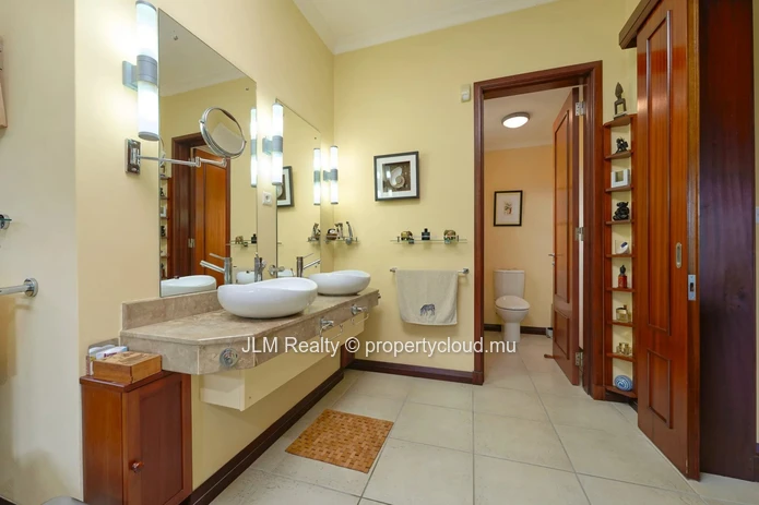 For Sale – Exquisite Villa in a Secure Golf Estate in Tamarin, Mauritius