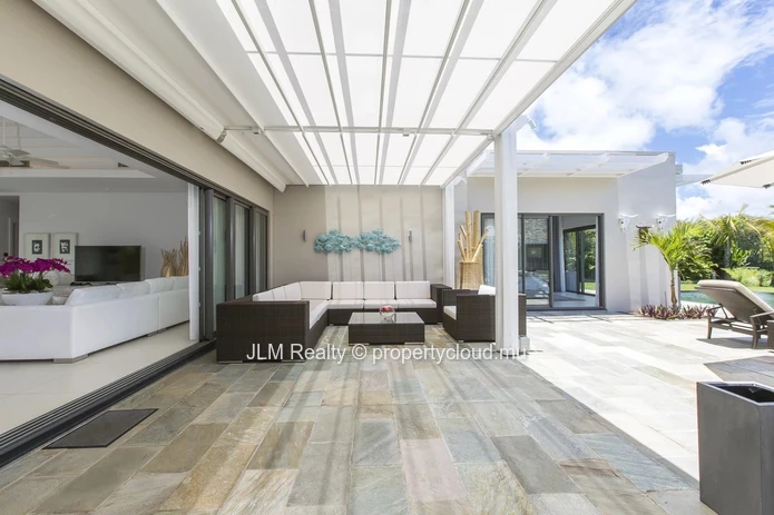 Luxueuse villa à vendre dans un domaine golfique sur la côte est de l’Île Maurice