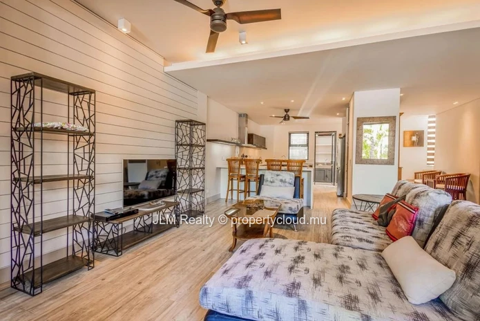 À vendre, magnifique duplex pieds dans l'eau situé dans la seule marina résidentielle de l'Île Maurice, à Rivière Noire