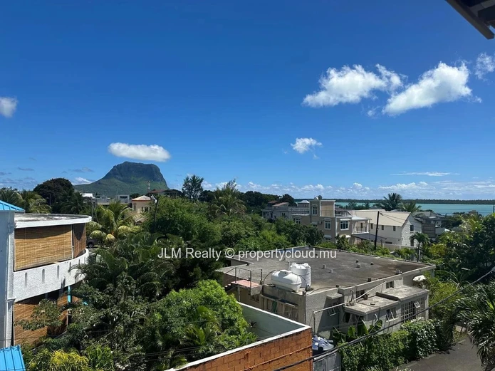 À Vendre – Propriété composée de 2 duplex avec vue mer à La Gaulette, Île Maurice
