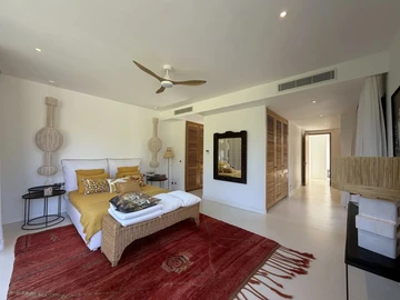 5 Bedroom Villa