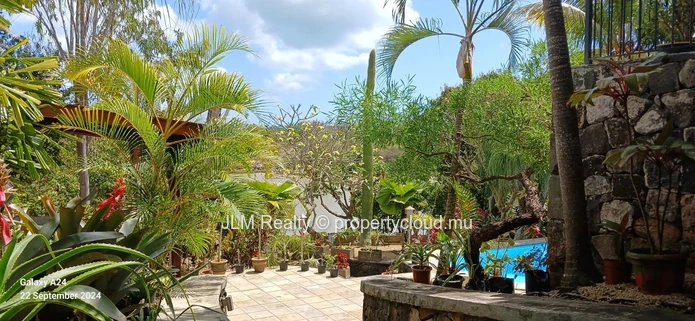 Belle Villa avec Vue Lac à Vendre à Grand Baie, Île Maurice