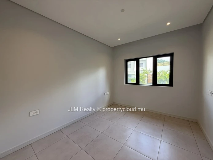 À Vendre : Appartement de 2 Chambres à Pointe aux Canonniers, Maurice
