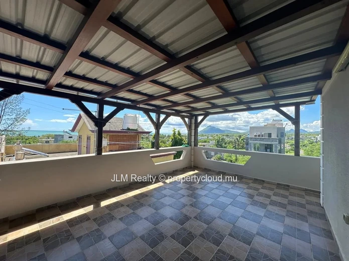 À Vendre – Propriété composée de 2 duplex avec vue mer à La Gaulette, Île Maurice