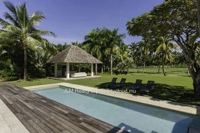 Villa de Prestige avec 4 Chambres et Grand Terrain à Vendre dans un Domaine Golfique d’Exception à l'Île Maurice