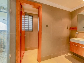 7 Bedroom Villa