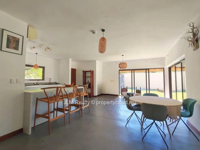 À vendre à Rivière Noire, Île Maurice – Charmante villa balinaise avec piscine, proche nature et commodités