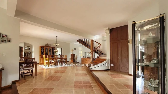 ??For Sale – Charming Villa with Sea View in Tamarin, Île Maurice