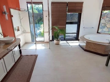 5 Bedroom Villa