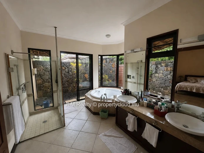 For Rent : Prestigious 4-Bedroom Villa with Pool on Large Plot, Tamarina, Mauritius