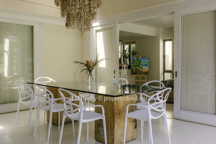 Villa de Prestige avec 4 Chambres et Grand Terrain à Vendre dans un Domaine Golfique d’Exception à l'Île Maurice