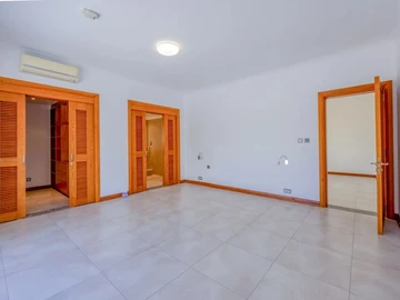 7 Bedroom Villa