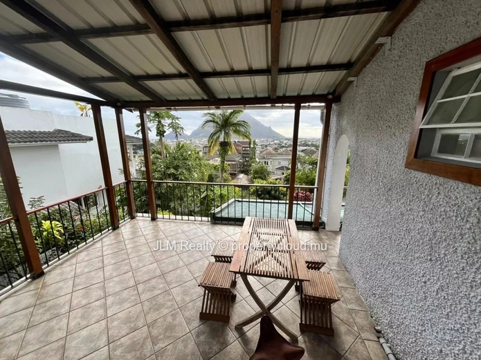 À Vendre – Charmante maison familiale avec vue panoramique à Sodnac, Île Maurice