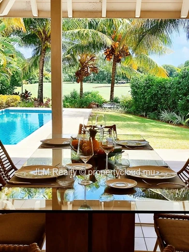 Villa Élégante au Cœur d’un Domaine Golfique Prestigieux