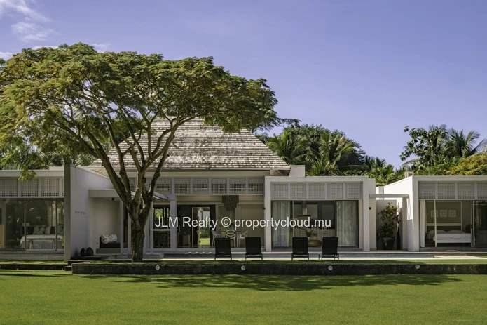 Villa de Prestige avec 4 Chambres et Grand Terrain à Vendre dans un Domaine Golfique d’Exception à l'Île Maurice