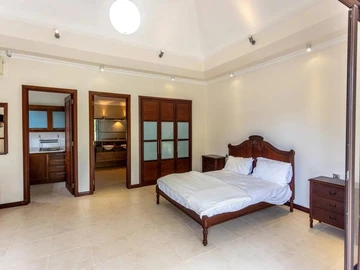 5 Bedroom Villa