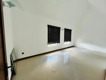 6 Bedroom Villa