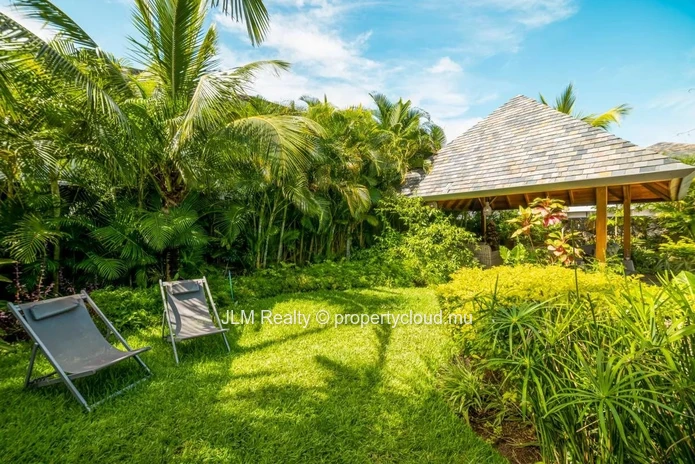 Très belle villa à vendre dans une résidence sécurisée à pied des commodités et de la plage à Rivière Noire, Île Maurice