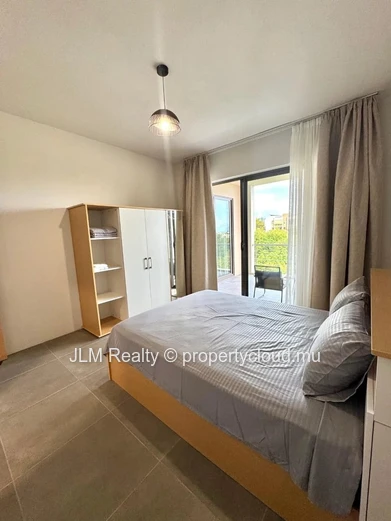Appartement contemporain avec accès à piscine commune à louer à Cascavelle, Île Maurice, proche de toutes les commodités