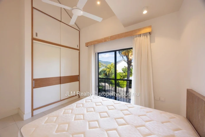 À Vendre à Rivière Noire – Duplex de Prestige dans la Seule Marina Résidentielle de l’Île Maurice
