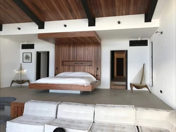 6 Bedroom Villa