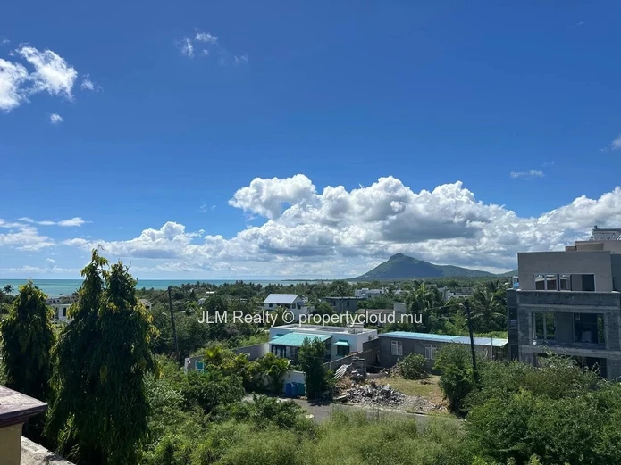 À Vendre – Propriété composée de 2 duplex avec vue mer à La Gaulette, Île Maurice