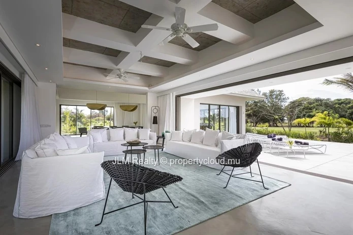Luxurious villa for sale in a golf estate on the east coast of Mauritius