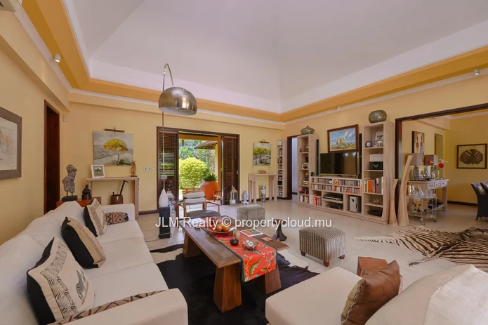 For Sale – Exquisite Villa in a Secure Golf Estate in Tamarin, Mauritius