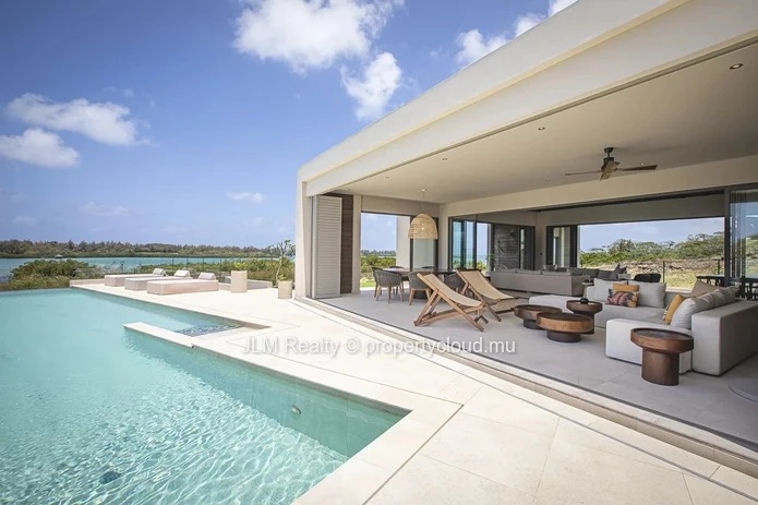 Superb luxury villa for sale in a golf estate in Beau Champ on the east coast of Mauritius