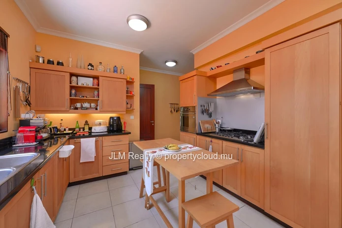 For Sale – Exquisite Villa in a Secure Golf Estate in Tamarin, Mauritius