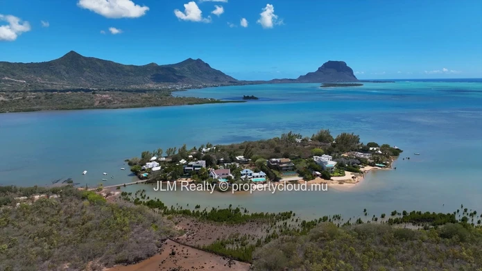 À vendre : Appartements contemporains en bord de mer à Rivière Noire, Île Maurice