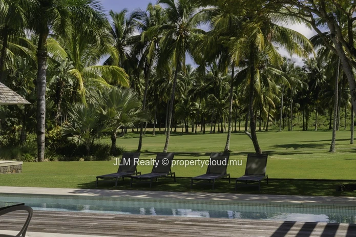 Villa de Prestige avec 4 Chambres et Grand Terrain à Vendre dans un Domaine Golfique d’Exception à l'Île Maurice