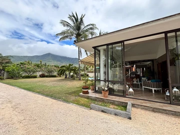 5 Bedroom Villa