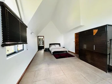 6 Bedroom Villa