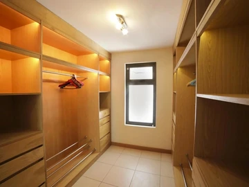 5 Bedroom Villa