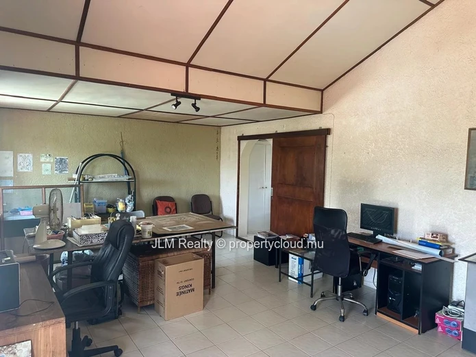 Maison spacieuse avec piscine et jardin à vendre à Tamarin, Île Maurice