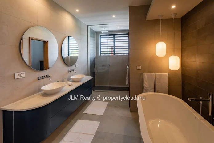 Prestigious Villa with Panoramic Golf Views for Sale in the East of Mauritius