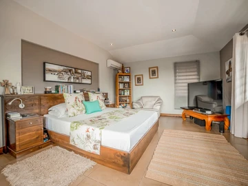 4 Bedroom Villa