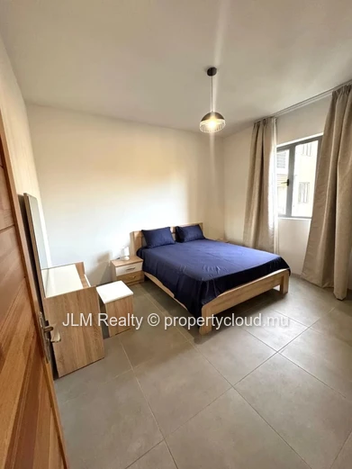 Appartement contemporain avec accès à piscine commune à louer à Cascavelle, Île Maurice, proche de toutes les commodités
