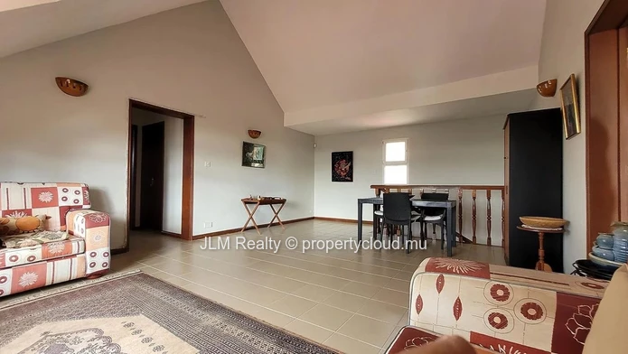 ??For Sale – Charming Villa with Sea View in Tamarin, Île Maurice