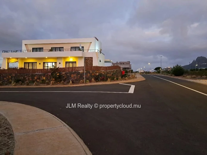 Modern 3-Bedroom Villa with Pool, Sea & Mountain Views, Flic en Flac, Mauritius