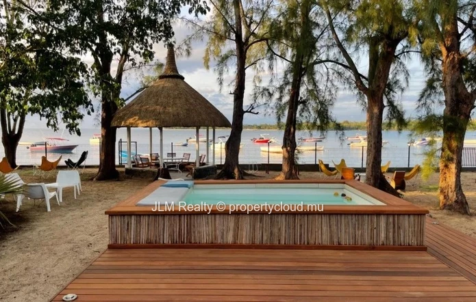 Tamarin – Villa d’Exception à Louer Pieds dans l’Eau à l'Île Maurice