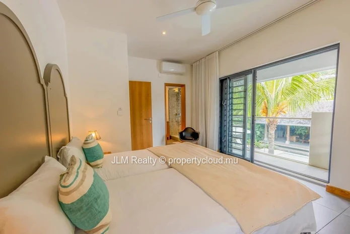 Belle villa à pied des commodités et de la plage à vendre à Rivière Noire, Île Maurice