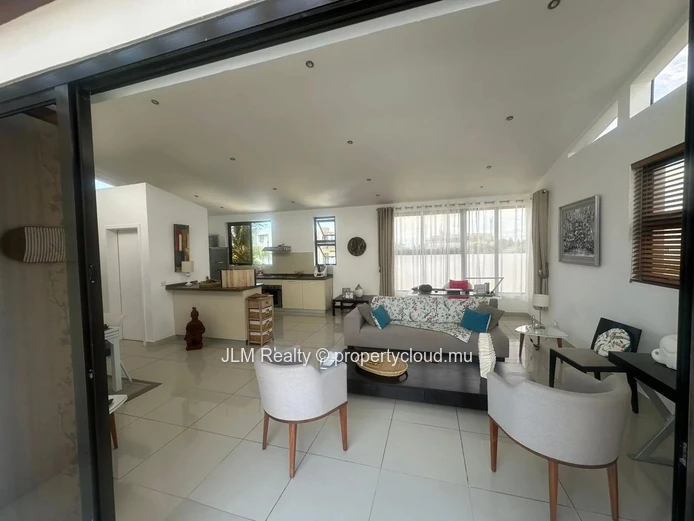 Penthouse en duplex à vendre à Rivière Noire, à quelques pas de la plage de La Preneuse – Île Maurice