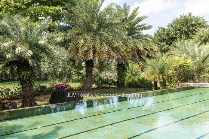 Villa d'Exception de 8 Chambres avec Vue Golf à Vendre sur la Côte Est de l'Île Maurice.