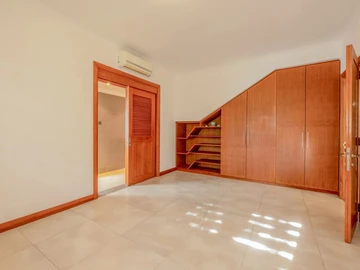 7 Bedroom Villa
